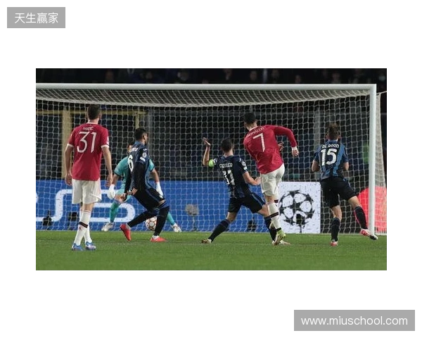 记者:因下赛季很大概率有欧冠踢,曼联想B费再至少留队1年