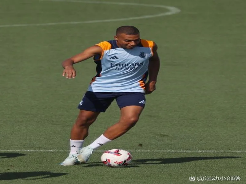 跟队:姆巴佩今日已参加球队合练,若无意外将随队赴曼市